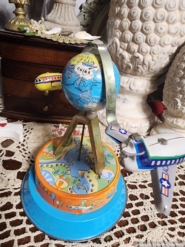 Заводная коллекционная винтажная игрушка самолеты, работает (фото 4)