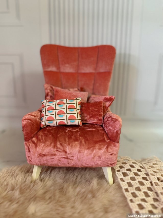 Мягкое кресло для кукол ростом 40 см