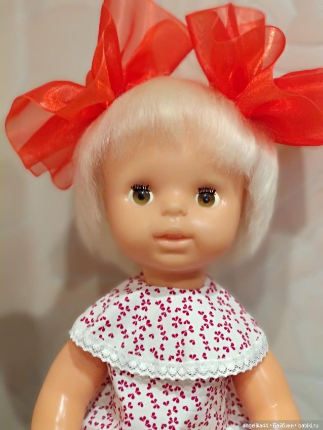 Лика, блондинка с глазами цвета виски (с зубками)