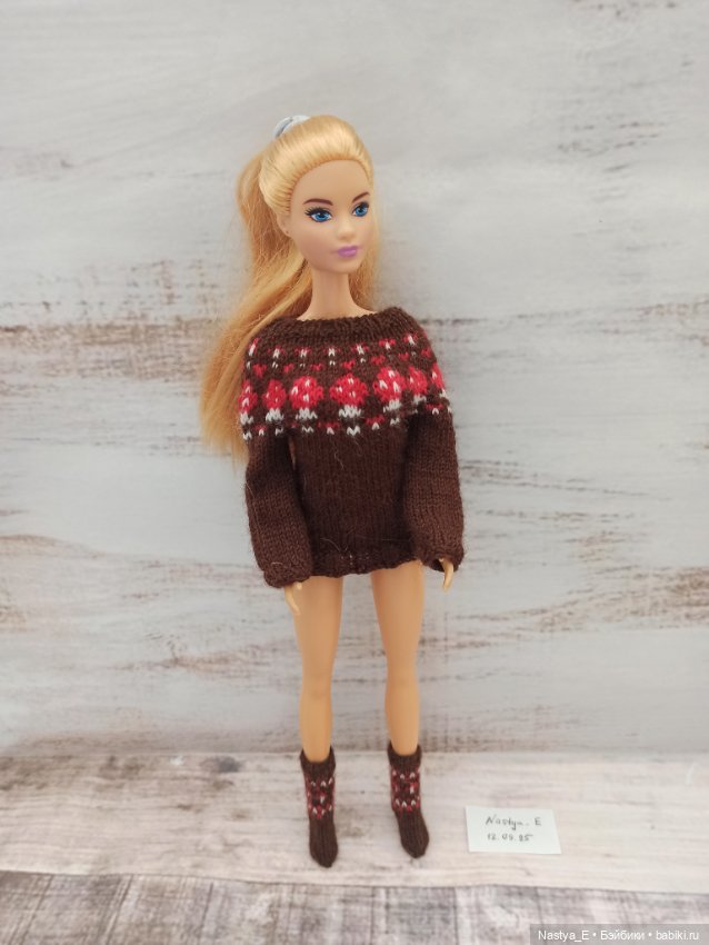 Вязаный комплект для кукол формата 1/6