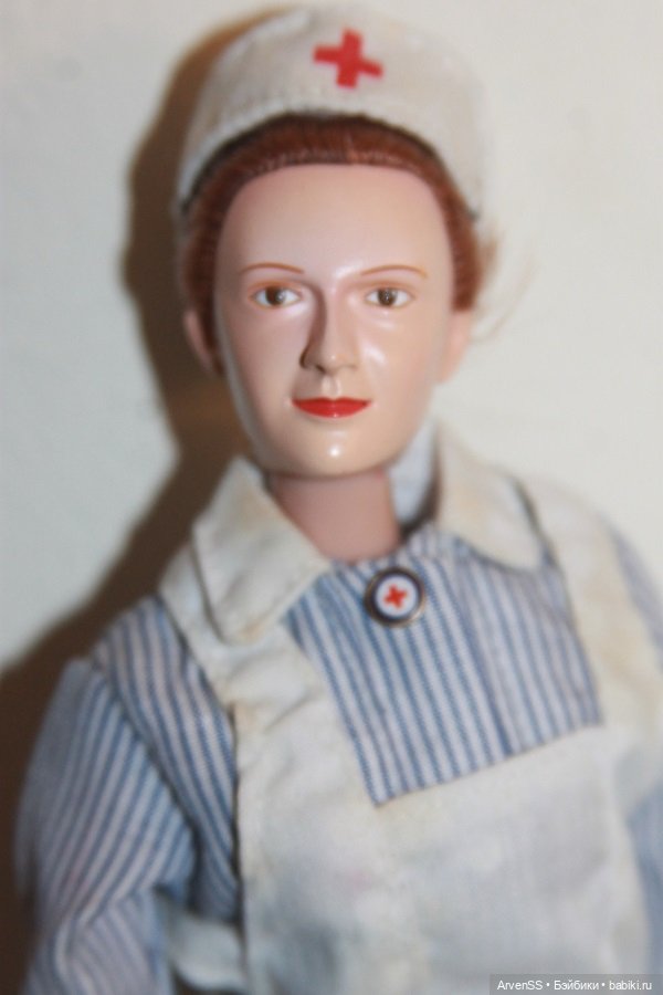 Винтажная шарнирная медсестра с аксессуарами (фото 10)
