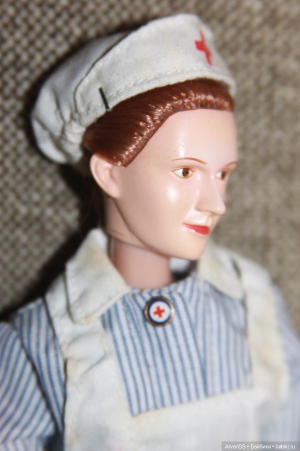 Винтажная шарнирная медсестра с аксессуарами (фото 9)