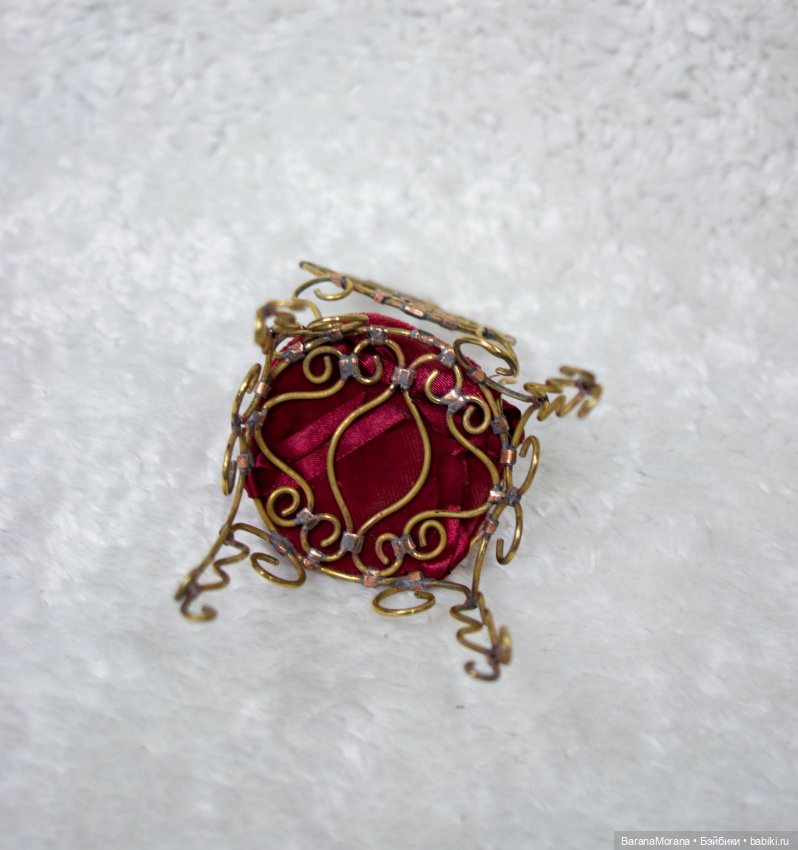 Миниатюра кованый стул с подушкой для куклы 1/6 (фото 4)