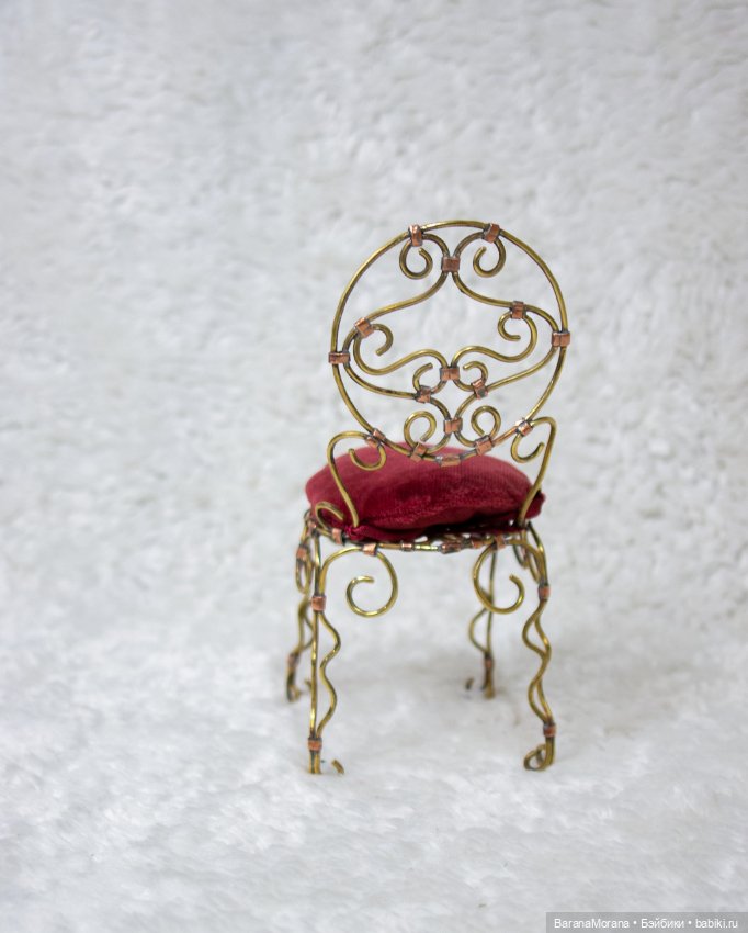 Миниатюра кованый стул с подушкой для куклы 1/6 (фото 2)