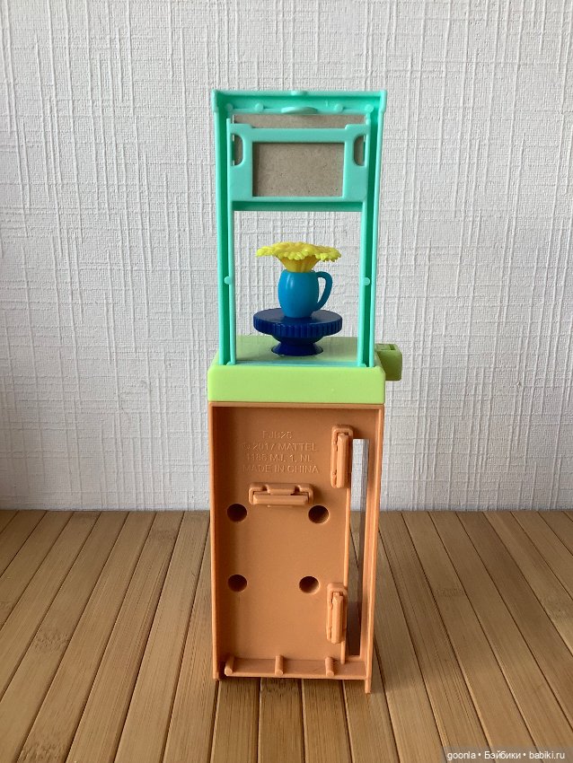 Мебель из набора Барби художник (фото 6)