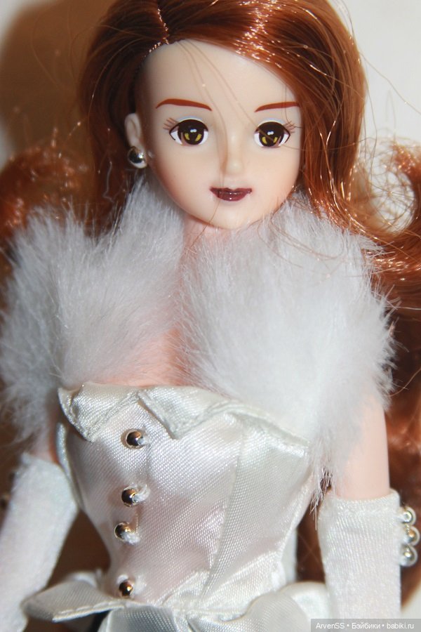 Шикарная Наоми в вечернем наряде (фото 3)