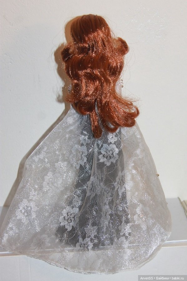 Шикарная Наоми в вечернем наряде (фото 5)