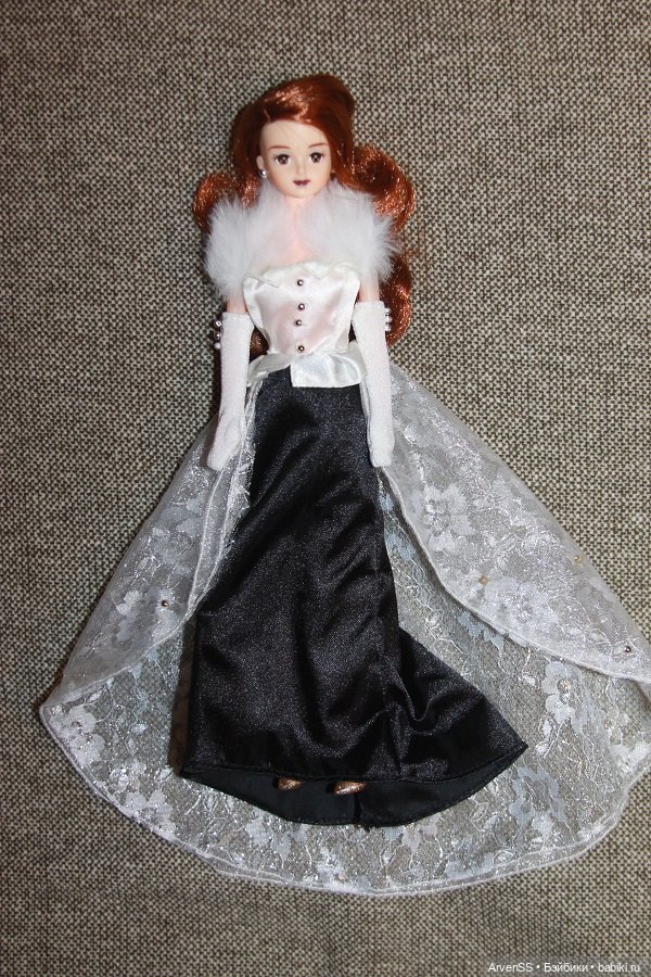 Шикарная Наоми в вечернем наряде (фото 6)