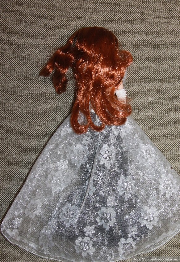 Шикарная Наоми в вечернем наряде (фото 7)