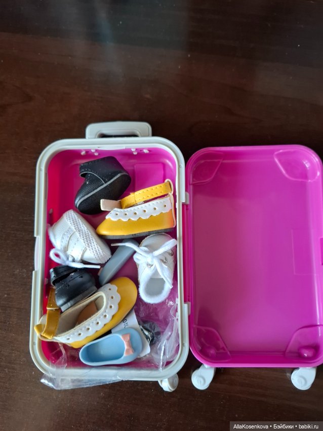 Чемоданы на колесиках — Шляпы (фото 3)