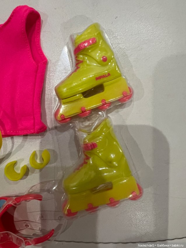 Аутфит Кен Райан Гослинг на роликах (фото 4)