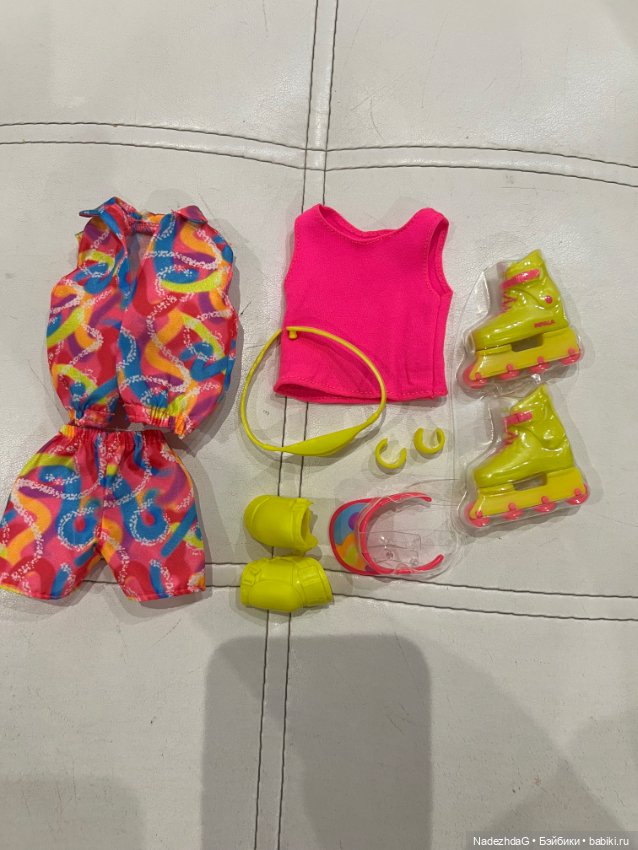 Аутфит Кен Райан Гослинг на роликах