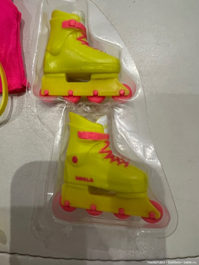 Аутфит Кен Райан Гослинг на роликах (фото 6)