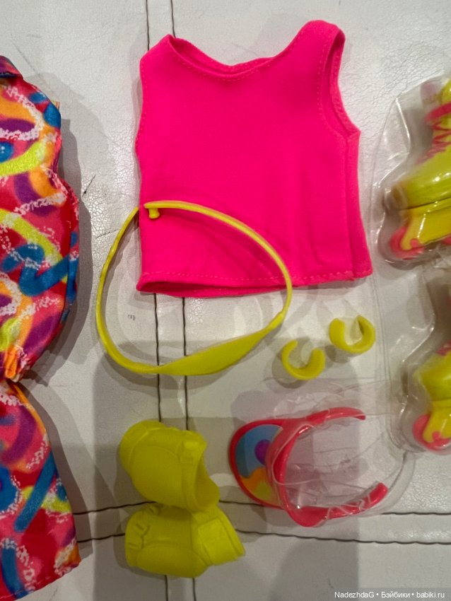 Аутфит Кен Райан Гослинг на роликах (фото 3)