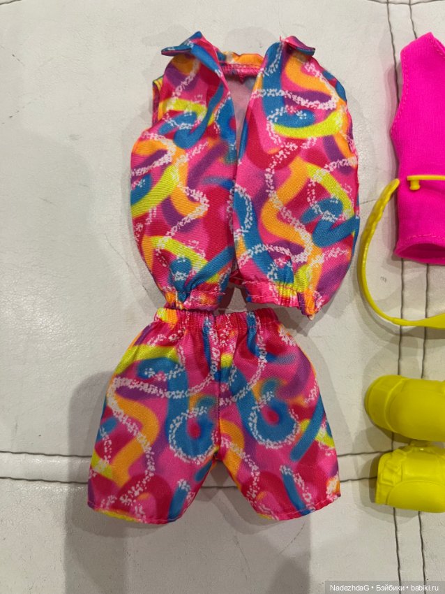 Аутфит Кен Райан Гослинг на роликах (фото 2)