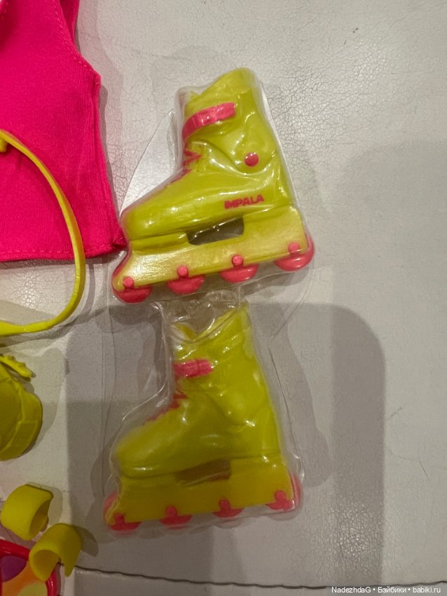 Аутфит Кен Райан Гослинг на роликах (фото 4)