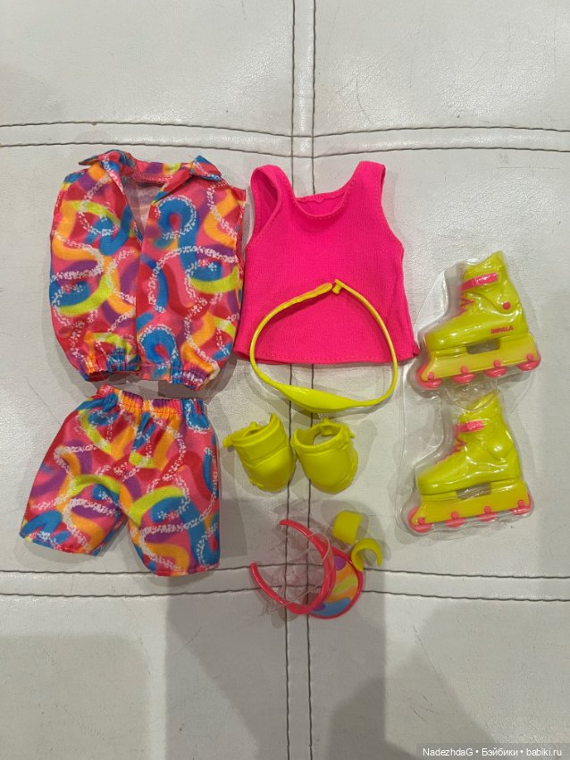 Аутфит Кен Райан Гослинг на роликах