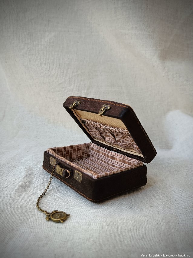 Чемодан для кукол — Шляпы (фото 7)