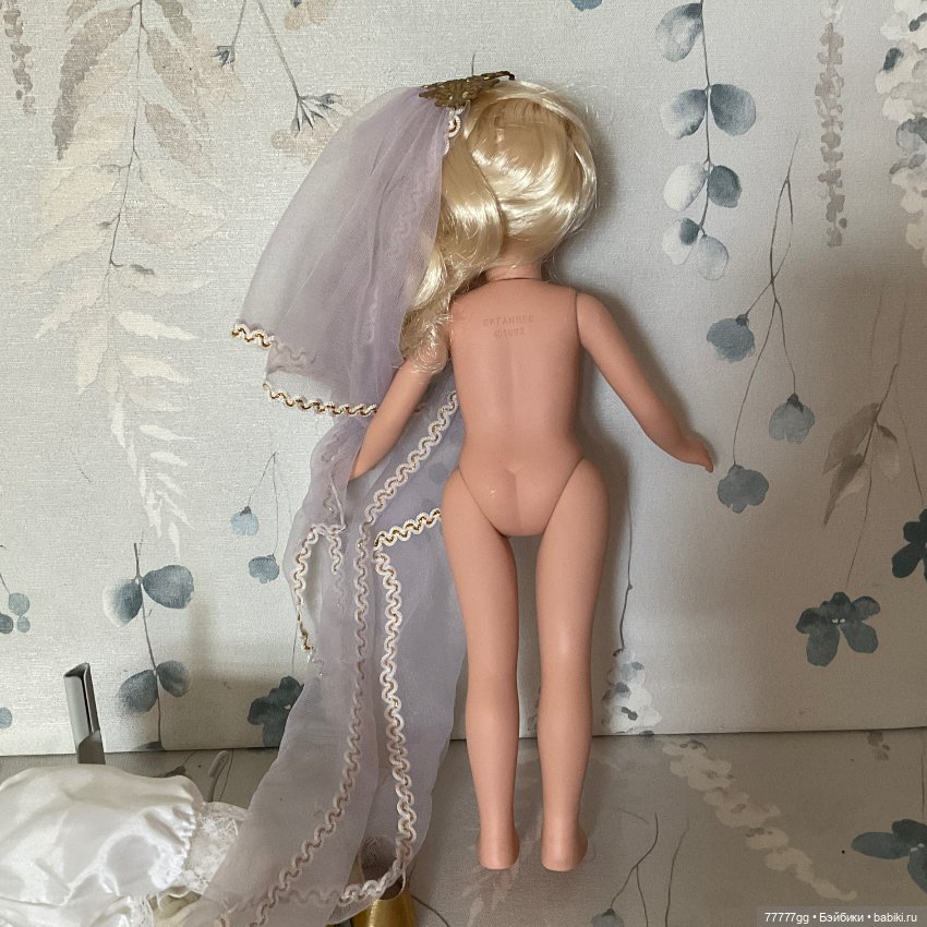 Королева Гвинерва и её индейская подружка