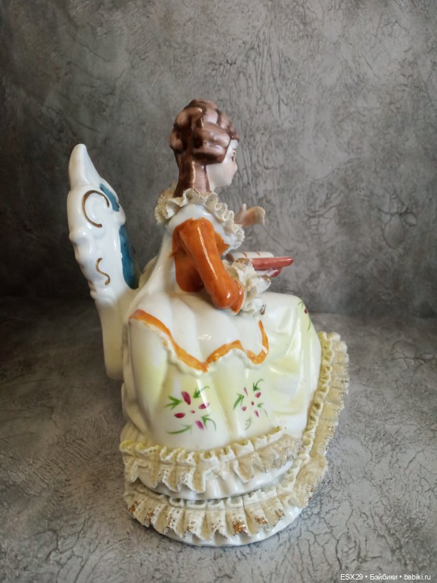 Дама с книгой. Винтаж — Статуэтки (фото 3)