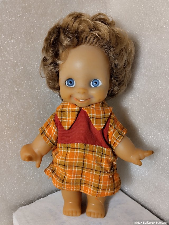 Редкий, с прошитыми волосами чудик улыбашка