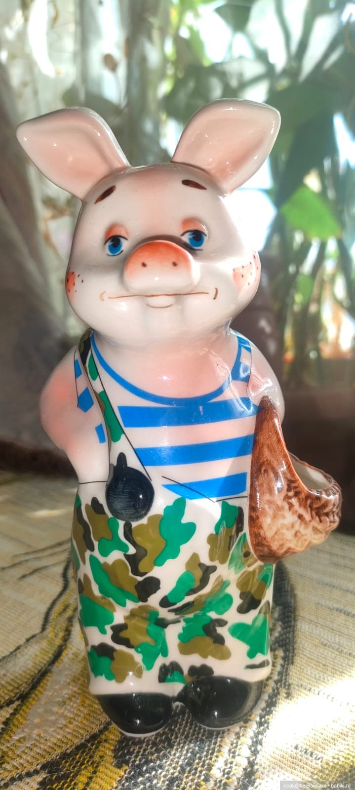 Статуэтка, фигурка, карандашница, вазочка Гжель. Поросёнок