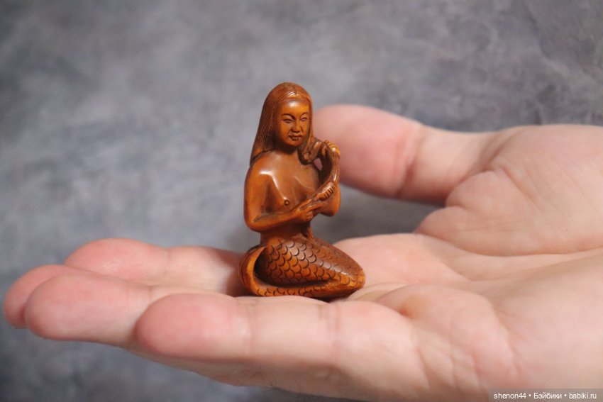 Нэцкэ "Русалочка с гребнем"