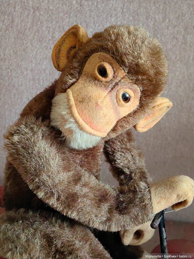 Обезьянка Steiff на колёсиках