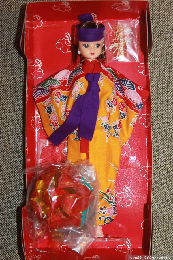 Ликка-брюнетка в национальном костюме острова Рюкю (фото 5)