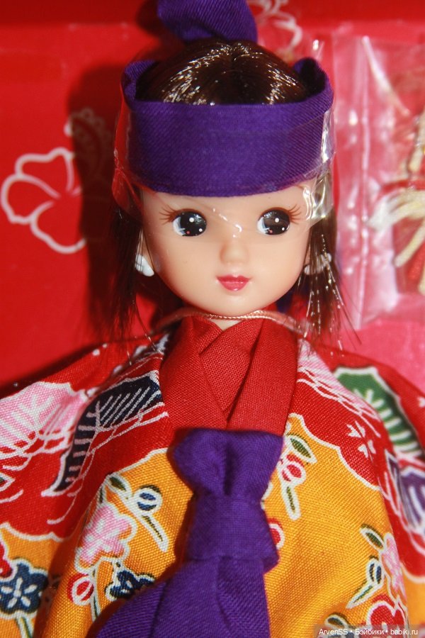 Ликка-брюнетка в национальном костюме острова Рюкю (фото 6)