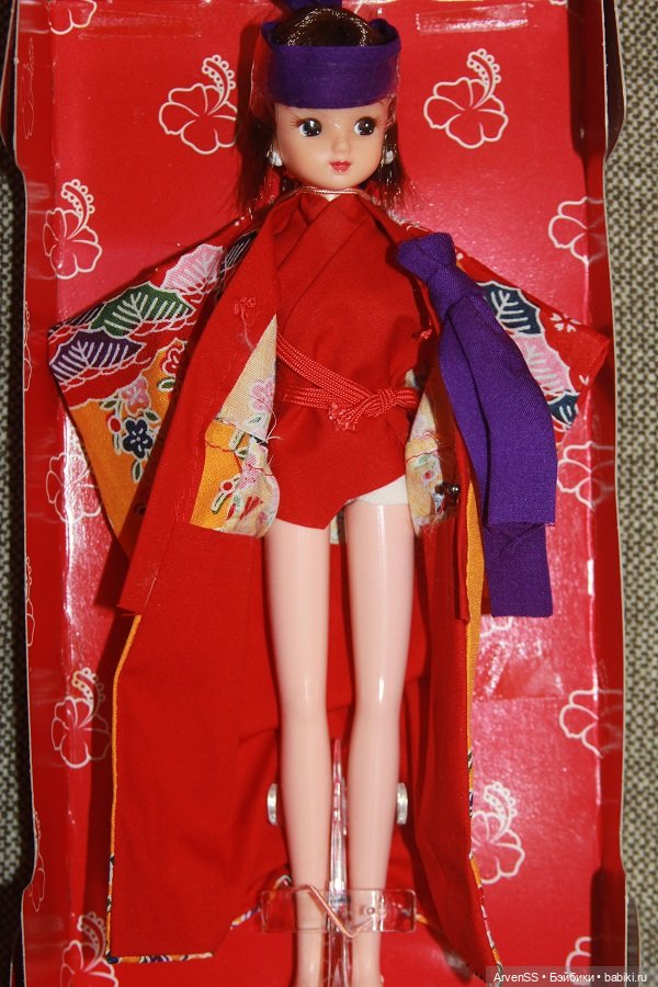 Ликка-брюнетка в национальном костюме острова Рюкю (фото 8)