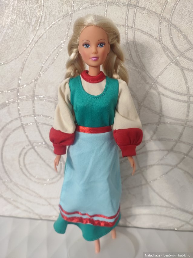 Платье и передник в национальном стиле (фото 2)