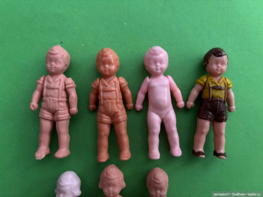 Маленькие куколки с рельефными волосами, высота 5,5 см (фото 2)