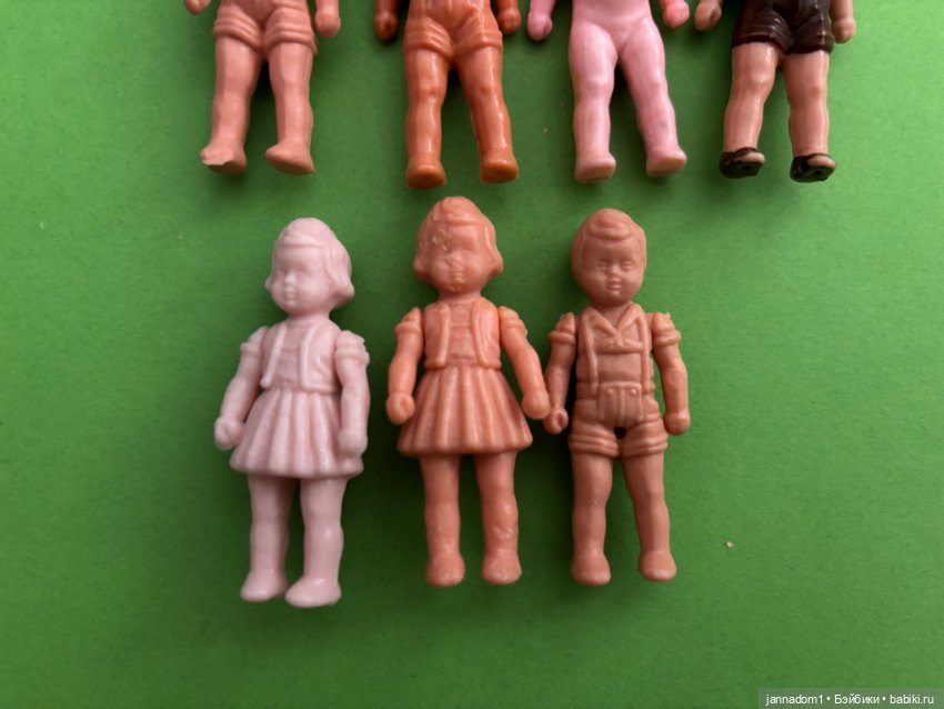Маленькие куколки с рельефными волосами, высота 5,5 см (фото 3)