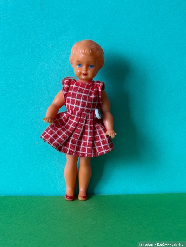 Куколка с рельефными волосами Emil Shwenk, высота 10 см (фото 7)