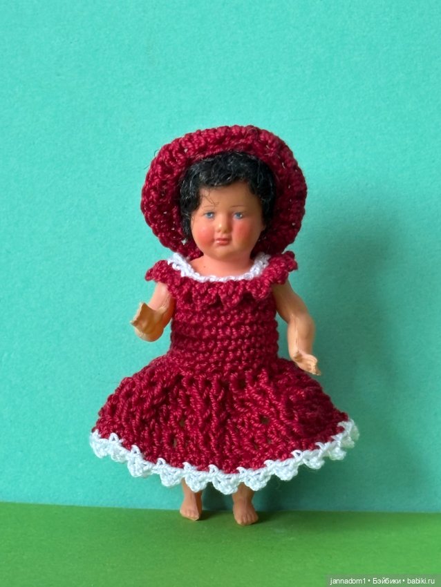 Целлулоидная куколка с красивым мейком Petitcollin, высота 8 см