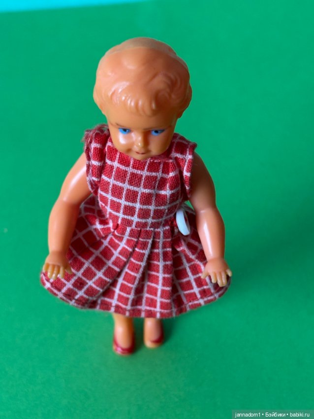 Куколка с рельефными волосами Emil Shwenk, высота 10 см (фото 2)