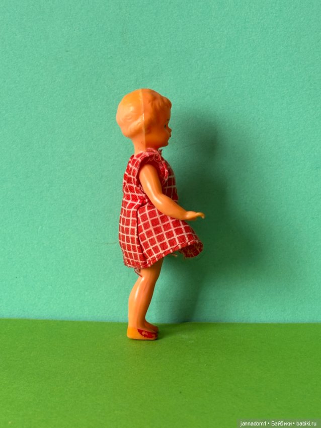 Куколка с рельефными волосами Emil Shwenk, высота 10 см (фото 4)