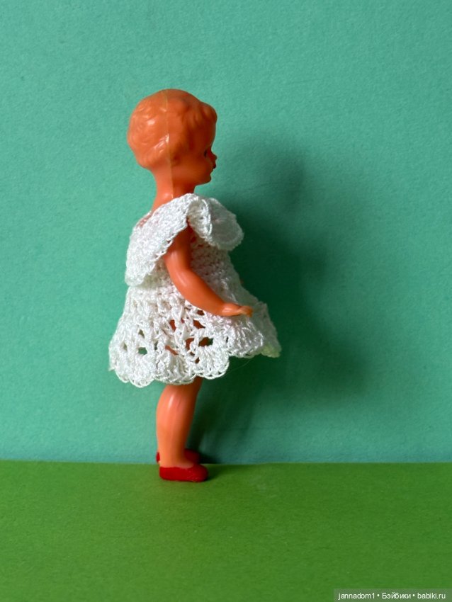 Куколка с рельефными волосами Emil Shwenk, высота 9 см (фото 4)