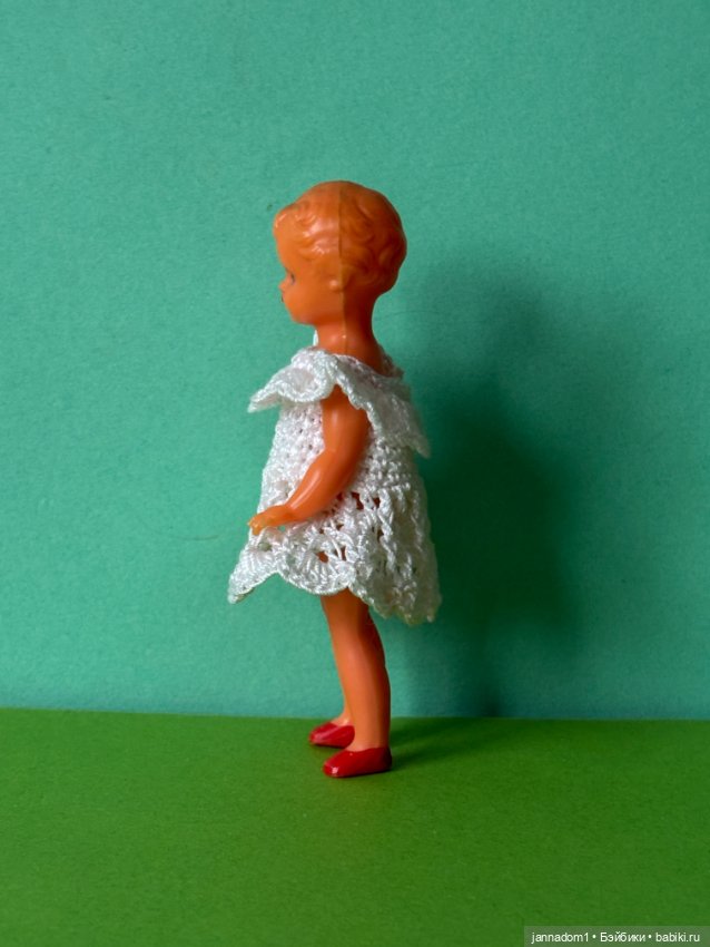 Куколка с рельефными волосами Emil Shwenk, высота 9 см (фото 3)