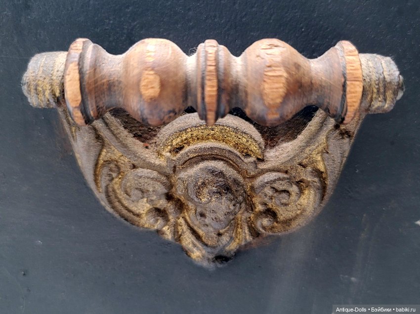 Антикварная кухонная печка с чугунными кастрюлями для кукол (фото 9)