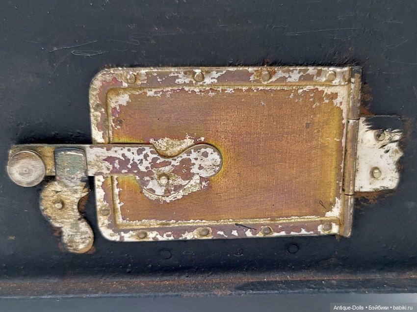 Антикварная кухонная печка с чугунными кастрюлями для кукол (фото 4)