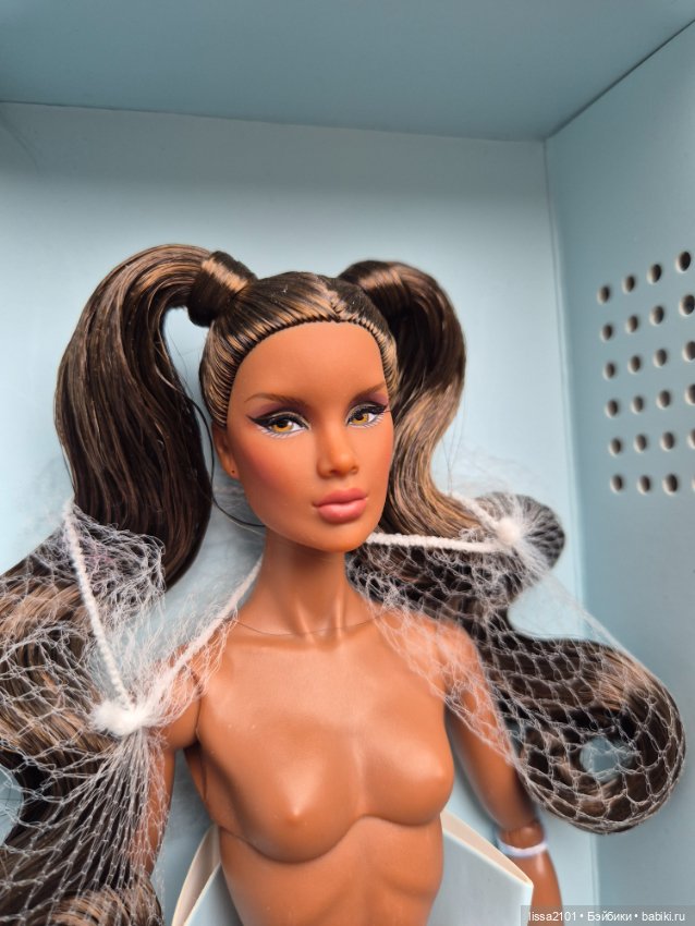 Very Necessary Hollis Hughes нюд (фото 8)