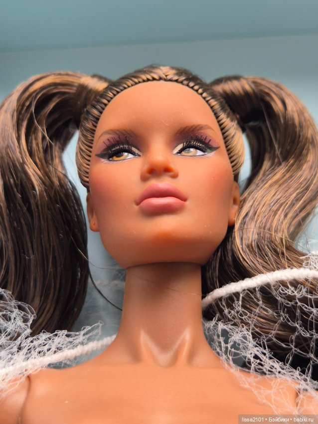 Very Necessary Hollis Hughes нюд (фото 2)