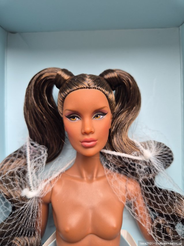 Very Necessary Hollis Hughes нюд (фото 9)