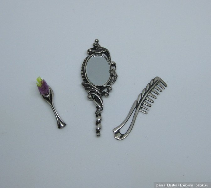 Комплект для красавиц - зеркало, расчёска, щётка