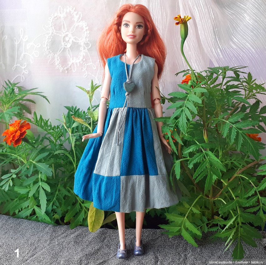 Стильное платье для Барби Barbie сине-голубое в технике колорблок с украшением (фото 2)