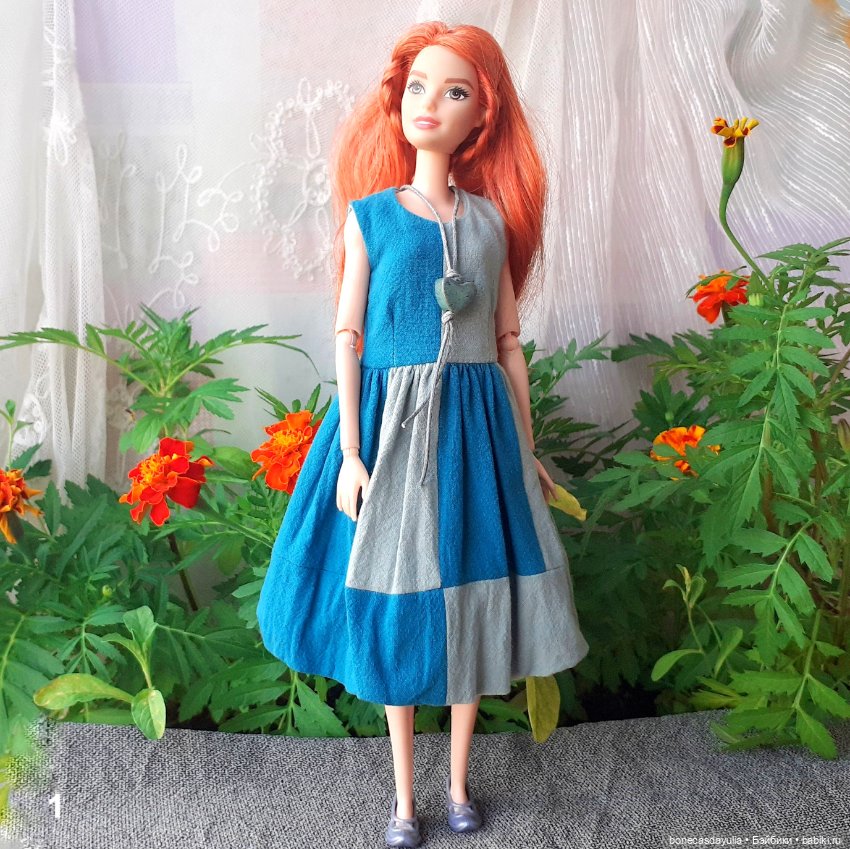Стильное платье для Барби Barbie сине-голубое в технике колорблок с украшением (фото 3)