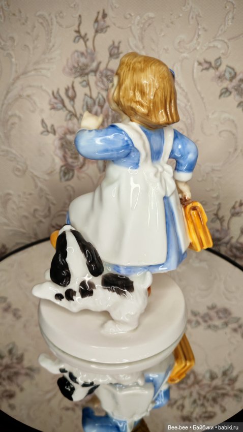 Статуэтка девочка с портфелем Royal Doulton 3685 Hometime (фото 8)