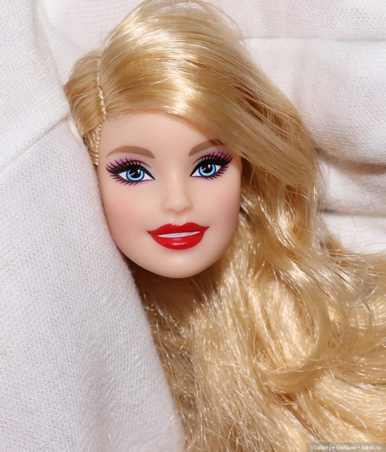 Голова 2019 Holiday Barbie (фото 2)